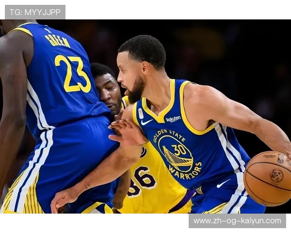 勇士在主场大胜雷霆，保持领先地位，勇士大胜雷霆 新闻