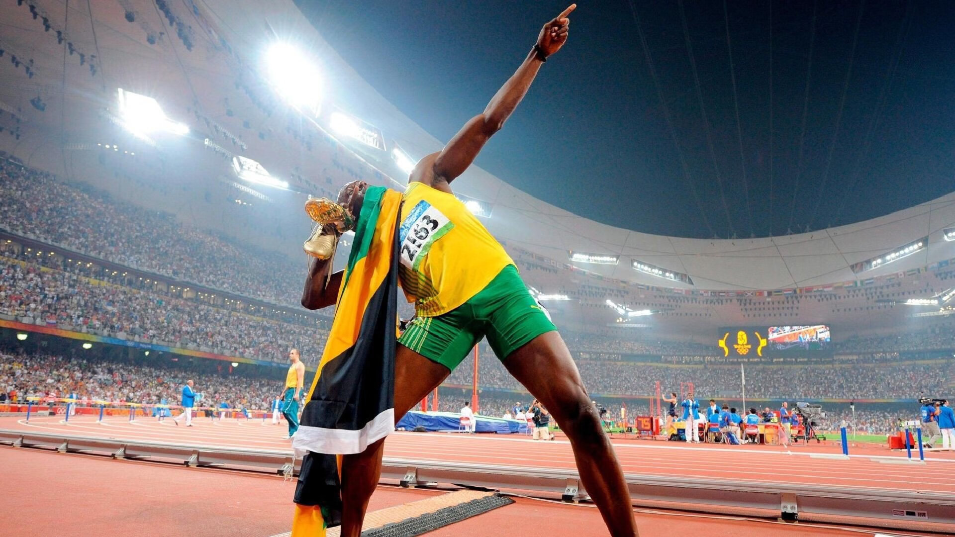 梅西中场吊射惊艳全场球迷，梅西中场过人